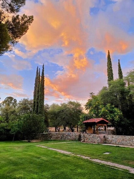 More Photos Of 1170 Rancho Robles Rd, Oracle Hotel For Sale