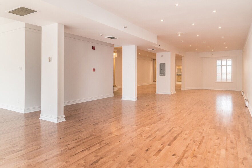 More Photos Of 4363 Rue Saint-Denis, Montréal Storefront Retail Office For Lease