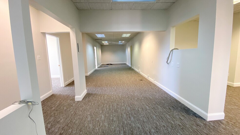 More Photos Of 80 Maple Ave, Smithtown Office For Lease
