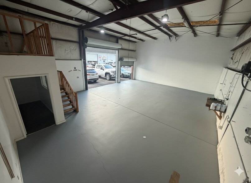 More Photos Of 401 Enterprise St, Ocoee Industrial For Lease