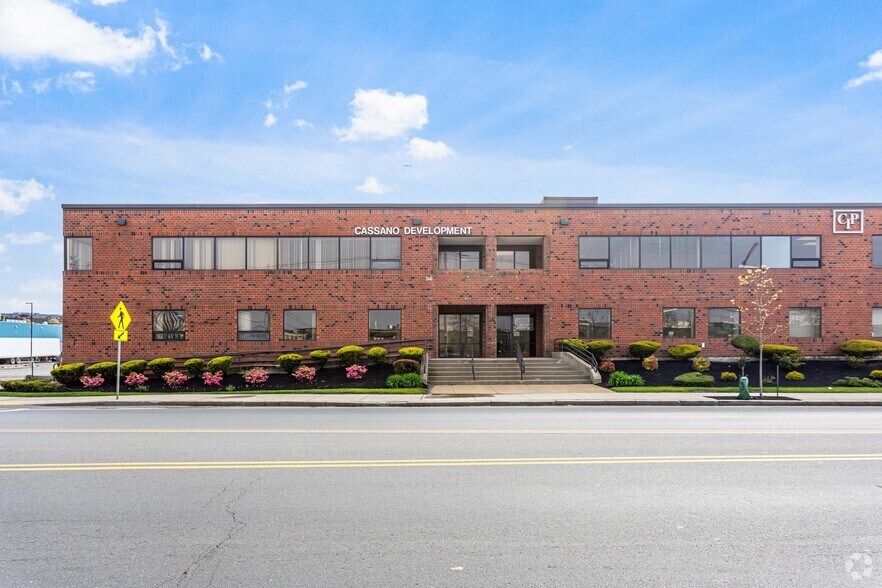 More Photos Of 260 2nd St, Chelsea Refrigeration Cold Storage For Lease