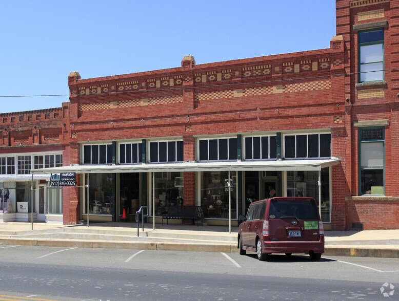 More Photos Of 30 N Main St, Elgin Storefront Retail Office For Sale