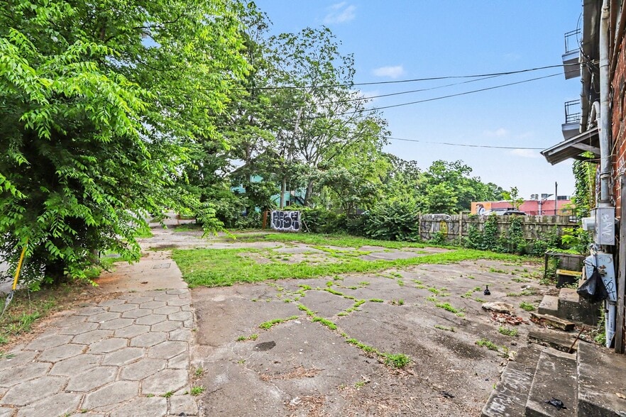 More Photos Of 450 Flat Shoals Ave, Atlanta Storefront For Sale