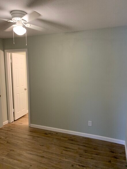 More Photos Of 2001 E 20th St, Hooks Apartments For Sale