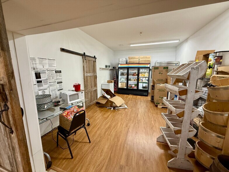 More Photos Of 552995 US Highway 1, Hilliard Restaurant For Lease