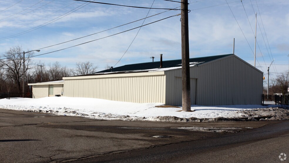 More Photos Of 2020 Dixie Hwy, Waterford Freestanding For Lease