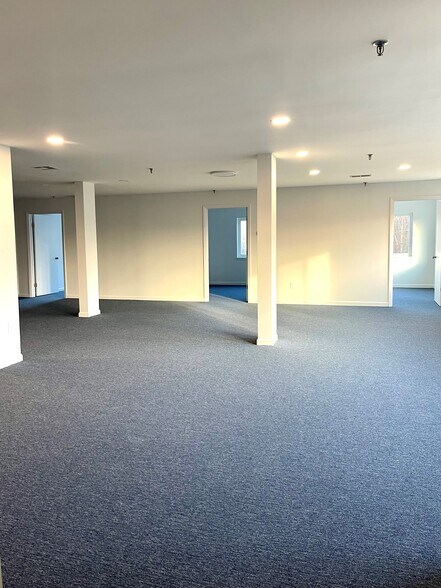 More Photos Of 339 Flanders Rd, East Lyme Storefront Retail Office For Lease