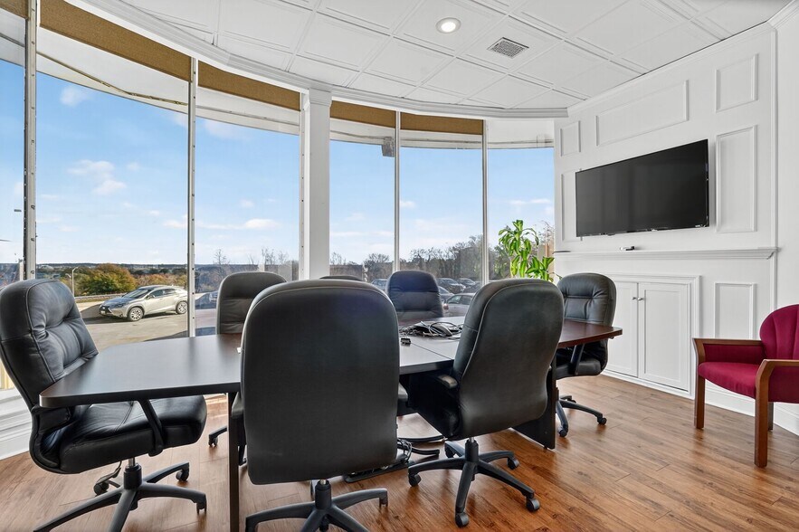 More Photos Of 1011-1121 Arlington Blvd, Arlington Apartments For Sale