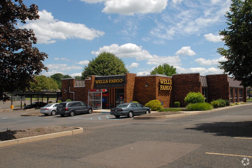 More Photos Of 471 S Oxford Valley Rd, Fairless Hills Unknown For Lease