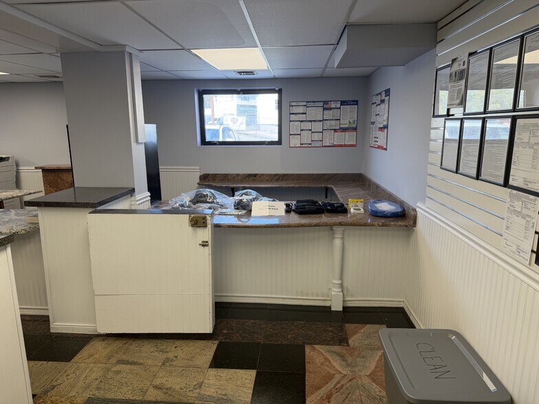 More Photos Of 840 Cumberland Hill Rd, Woonsocket Warehouse For Lease