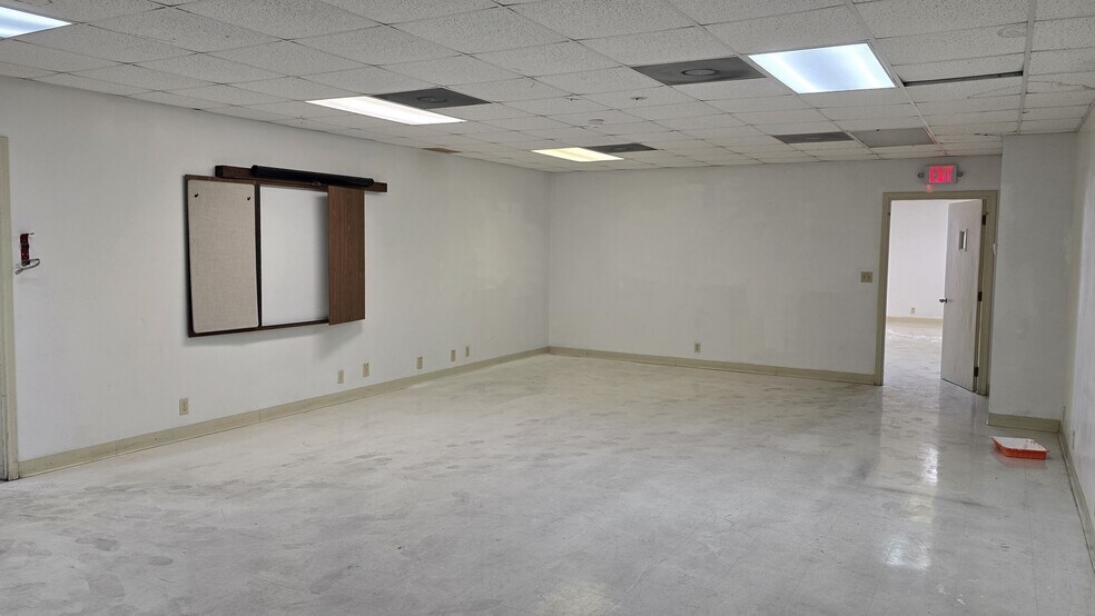 More Photos Of 501 Tradesmen's Park Dr, Hutto Warehouse For Lease
