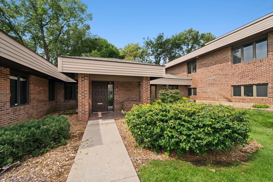 More Photos Of 5891 Cedar Lake Rd, Saint Louis Park Office For Lease