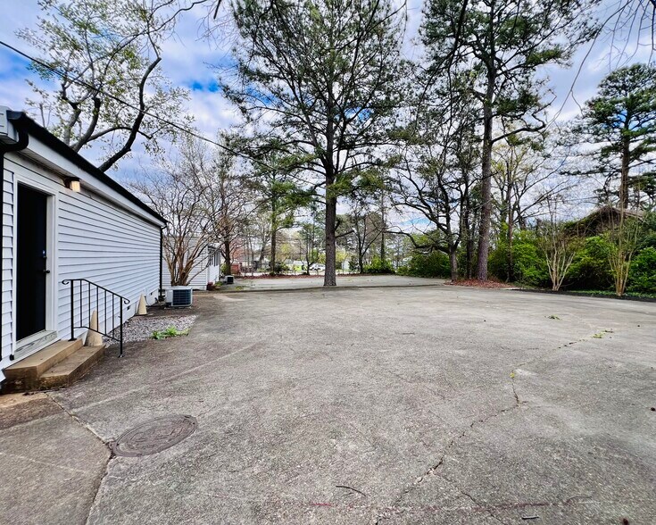 More Photos Of 6403 Mallory Dr, Richmond Office For Sale