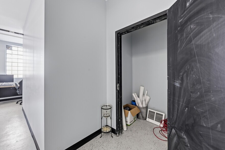 More Photos Of 145-555 Hamilton St, Allentown Showroom For Lease