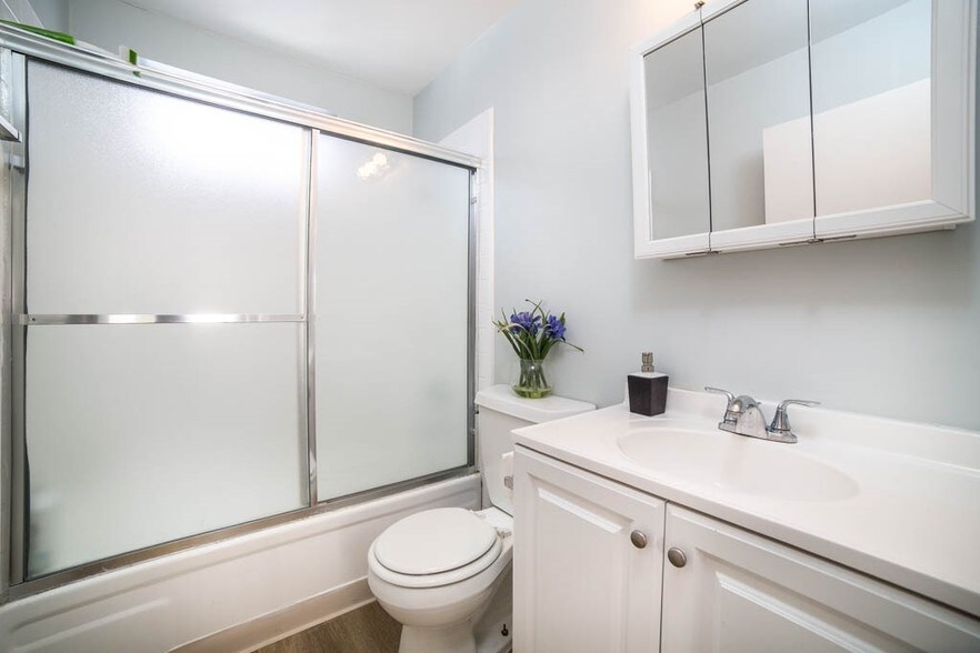 More Photos Of 140 S Westmoreland Ave, Los Angeles Apartments For Sale