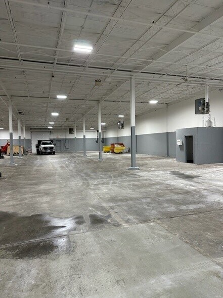More Photos Of 338 Compass Cir, North Kingstown Warehouse For Lease