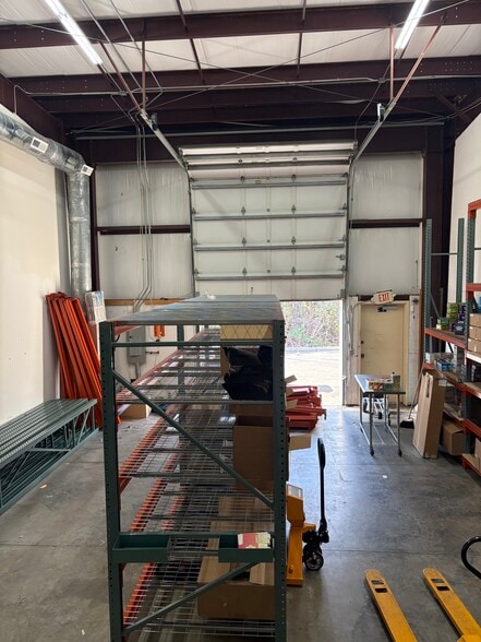 More Photos Of 2612 Larch Ln, Mount Pleasant Flex For Lease