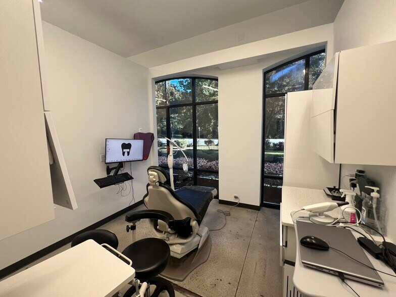 More Photos Of 159 Eagle Harbor Pky, Carrollton Medical For Sale