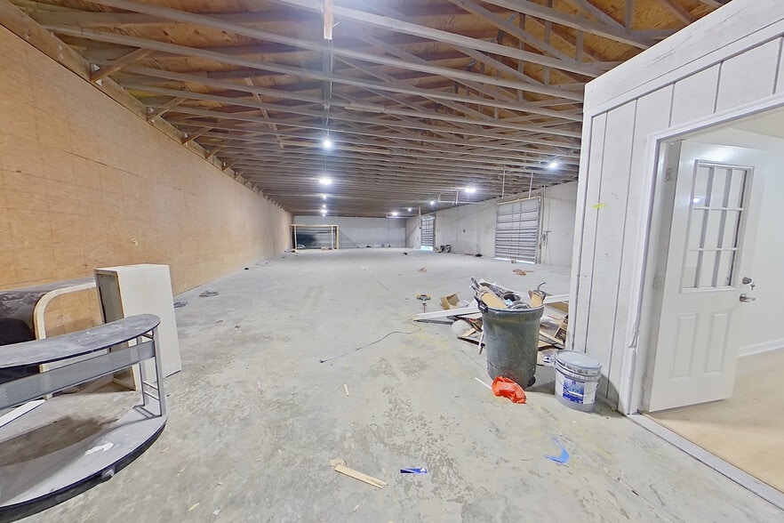 More Photos Of 2800 N P St, Pensacola Warehouse For Lease