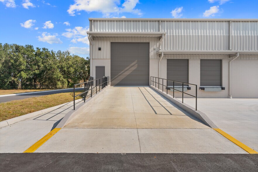 More Photos Of 5435 SW 6th Pl, Ocala Warehouse For Lease
