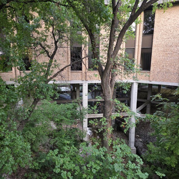 More Photos Of 1524 S Interstate 35 S, Austin Office For Lease