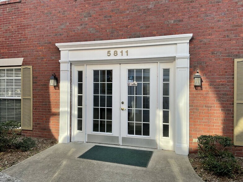 More Photos Of 5811 Bardstown Rd, Louisville Medical For Lease