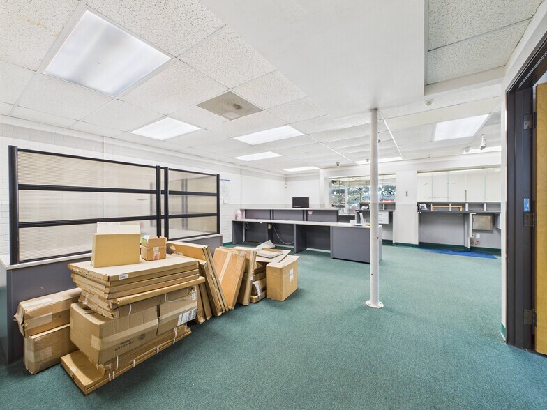 More Photos Of 1122 Pasadena Blvd, Pasadena Freestanding For Lease