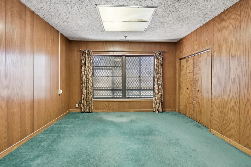 More Photos Of 117 E 4th St, Joplin Office For Sale