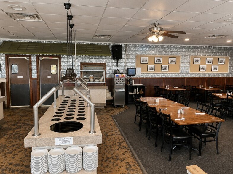 More Photos Of 701 N Crossroads, Leonard Restaurant For Sale