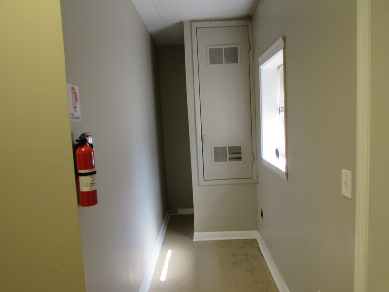 More Photos Of 1002 4th Ave SE, Decatur Office For Lease