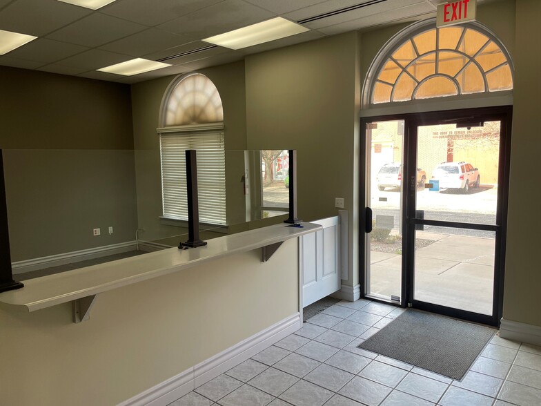 More Photos Of 1401 E Douglas Ave, Wichita Office For Lease