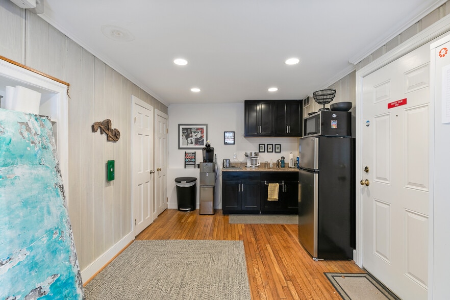 More Photos Of 1726 Altamont Ave, Richmond Warehouse For Lease