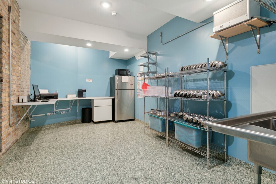 More Photos Of 3522 N Halsted St, Chicago Bar For Sale