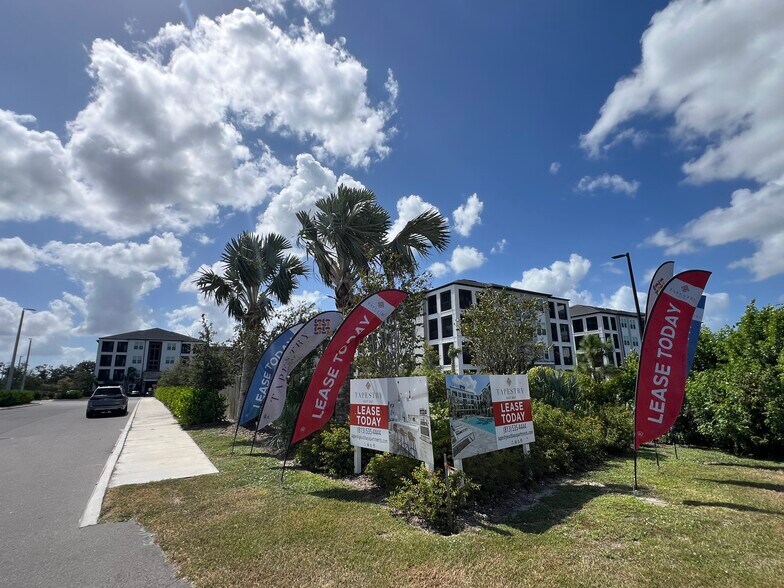 More Photos Of 13135 Kings Lake Dr, Gibsonton Medical For Lease