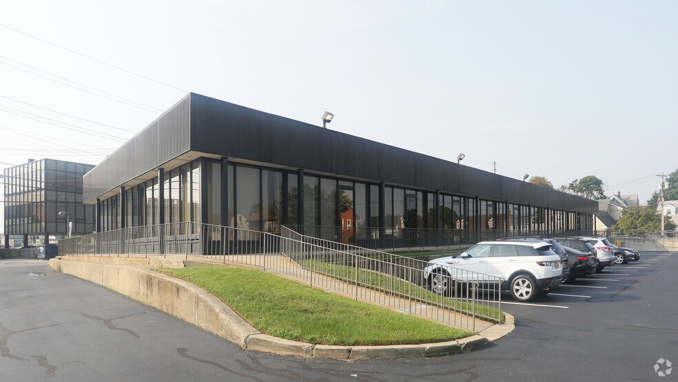 More Photos Of 1200 W Broadway, Hewlett Medical For Lease