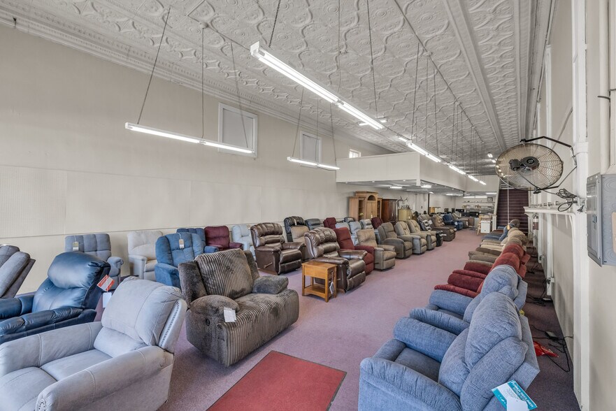 More Photos Of 142 S Wilson St, Vinita General Retail For Sale