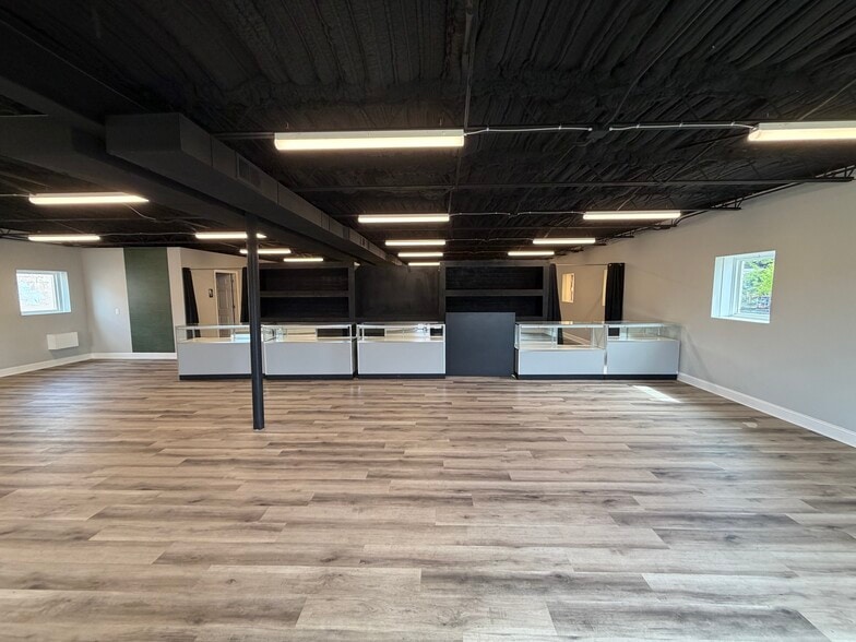 More Photos Of 137 W Broadway, Gallatin General Retail For Lease