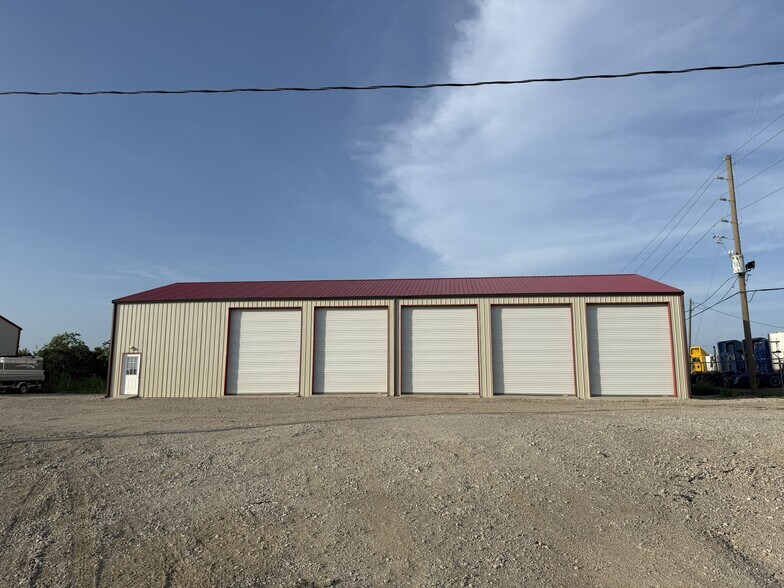 Primary Photo Of 19181 Highway 105 W, Montgomery Warehouse For Lease