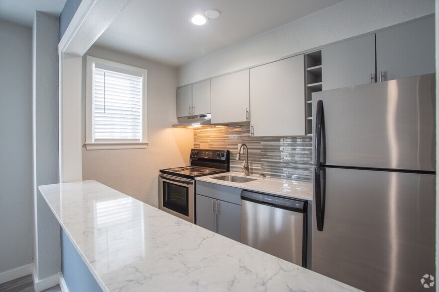 More Photos Of 205 34th St, Virginia Beach Apartments For Lease