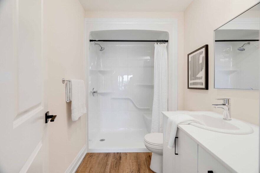 More Photos Of 600 Sunningdale Rd E, London Apartments For Lease