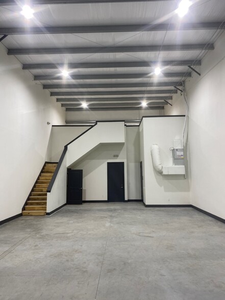 More Photos Of 23645 Gosling Rd, Spring Showroom For Lease