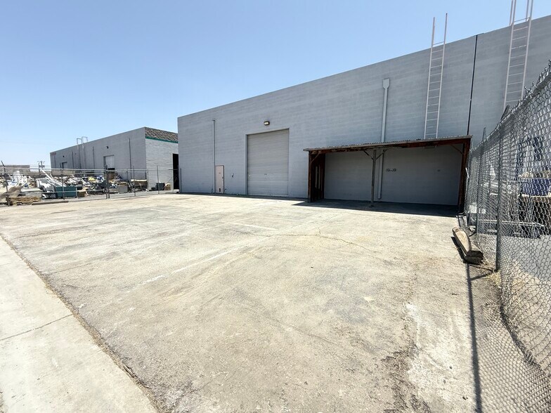 More Photos Of 1655 S Mojave Rd, Las Vegas Warehouse For Lease