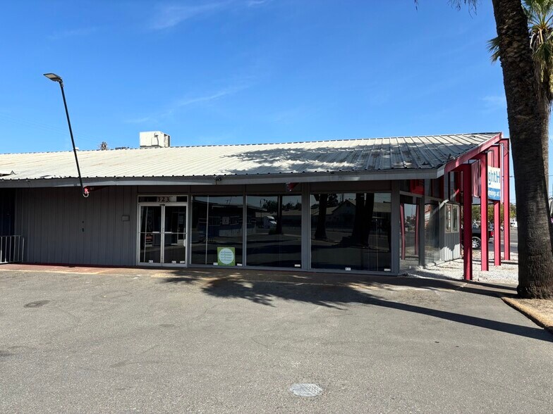 More Photos Of 323-327 W Canal Dr, Turlock Freestanding For Sale