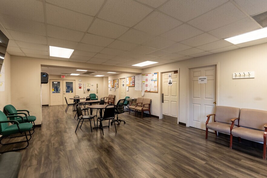 More Photos Of 89 Green St, Warner Robins Warehouse For Sale