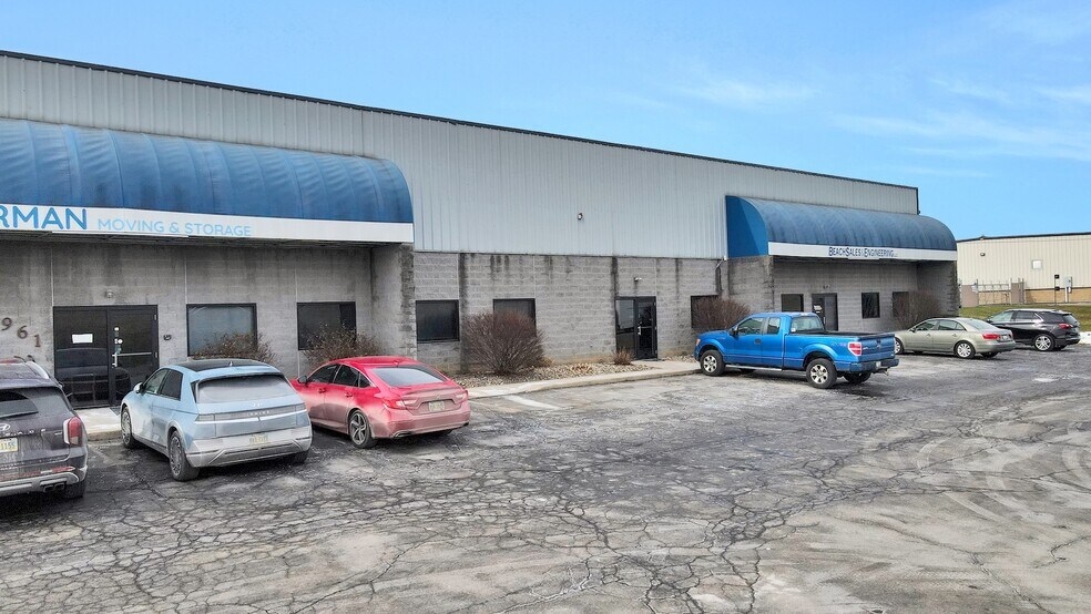 More Photos Of 961 N Main St, Mansfield Warehouse For Lease