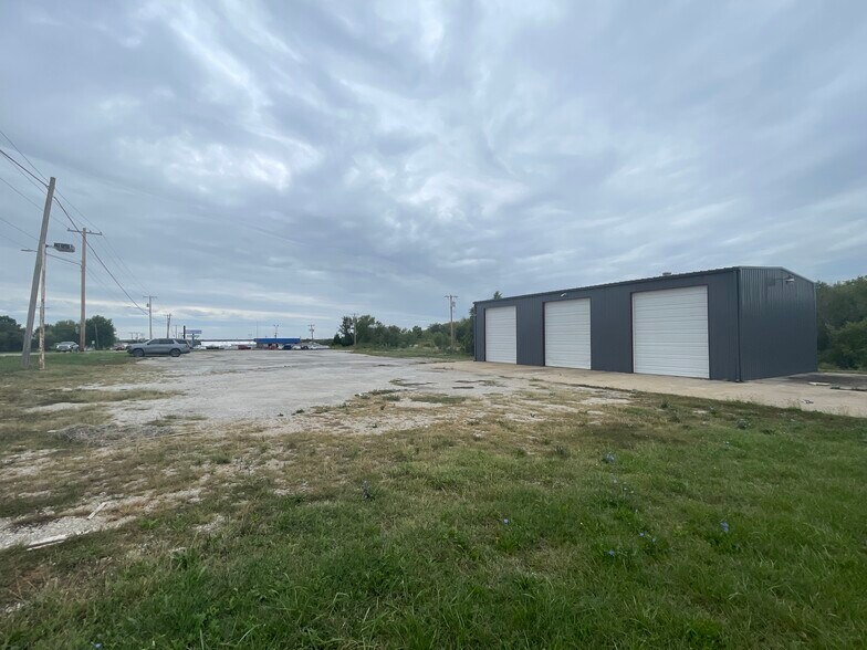 More Photos Of 2704 N 291 Hwy, Harrisonville Service For Lease