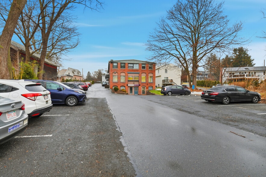 More Photos Of 355 Bridge St, Northampton Office For Lease