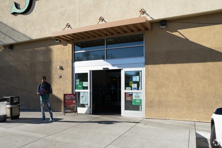 More Photos Of 8985 Venice Blvd, Los Angeles General Retail For Lease