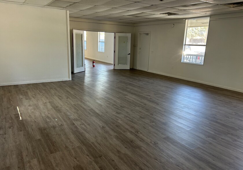 More Photos Of 803 Highway 181 N, Floresville General Retail For Sale