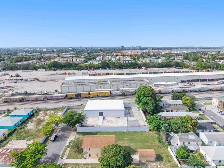 More Photos Of 553 17th St, West Palm Beach Warehouse For Lease